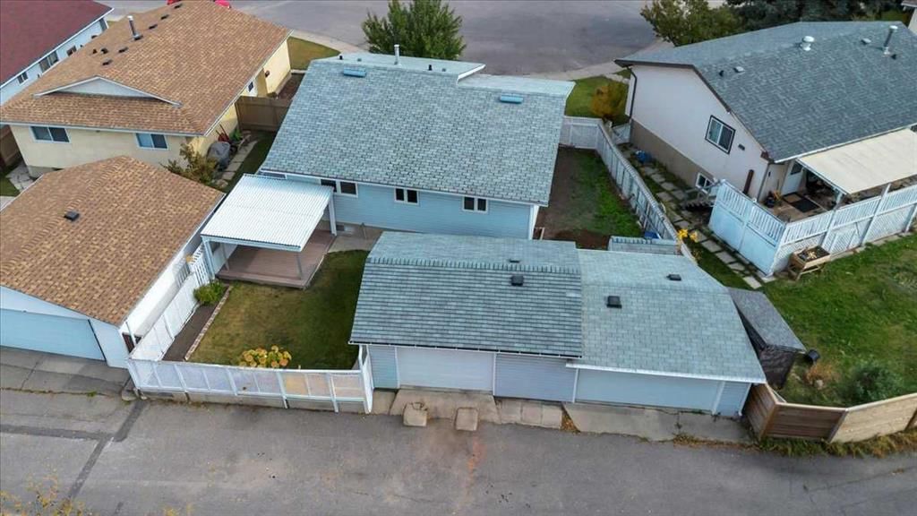 232 Madeira Place NE, Calgary — photo 5 of 48