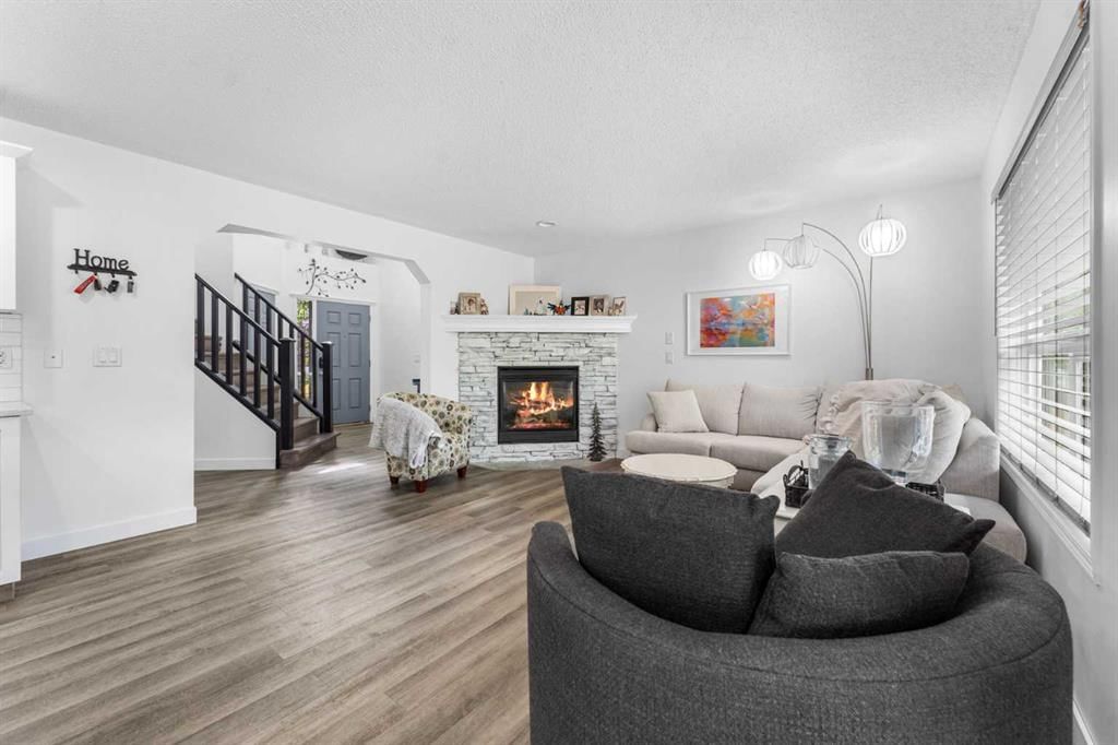 438 Auburn Bay Heights SE, Calgary — photo 4 of 35