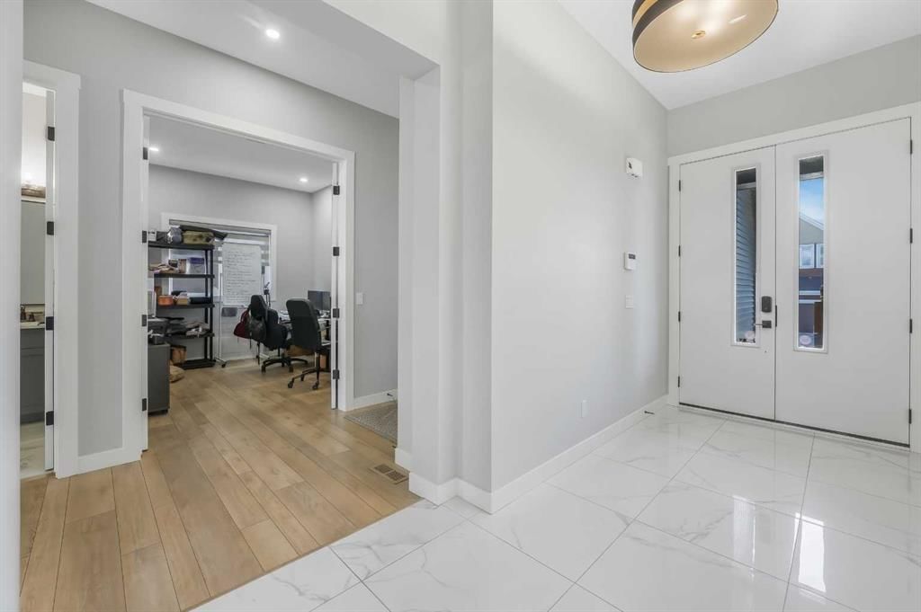 58 Creekside Avenue SW, Calgary — photo 4 of 48