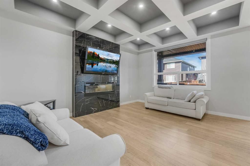 58 Creekside Avenue SW, Calgary — photo 5 of 48