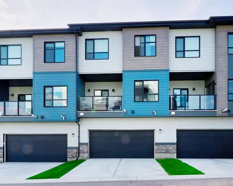 50 Cranbrook Gardens SE, Calgary — photo 2 of 48