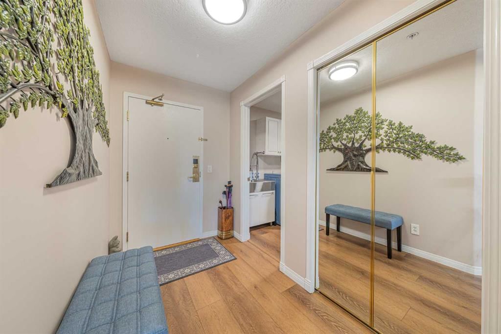 222, 6868 Sierra Morena Boulevard SW, Calgary — photo 3 of 37