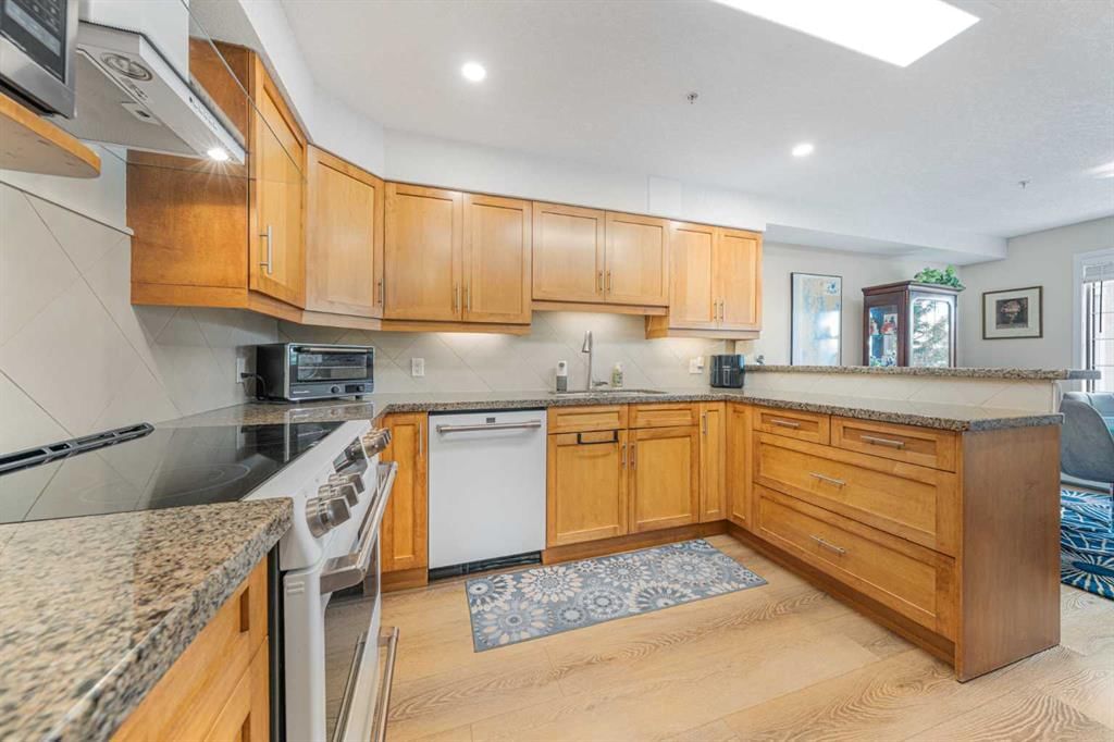 222, 6868 Sierra Morena Boulevard SW, Calgary — photo 5 of 37