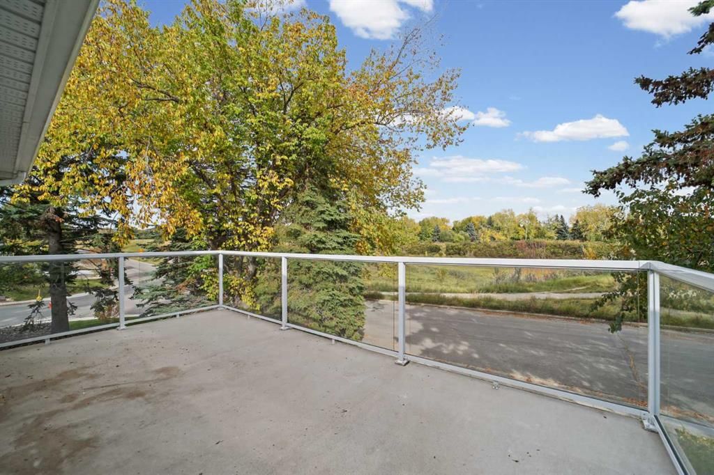 60 Silverview Way NW, Calgary — photo 3 of 34