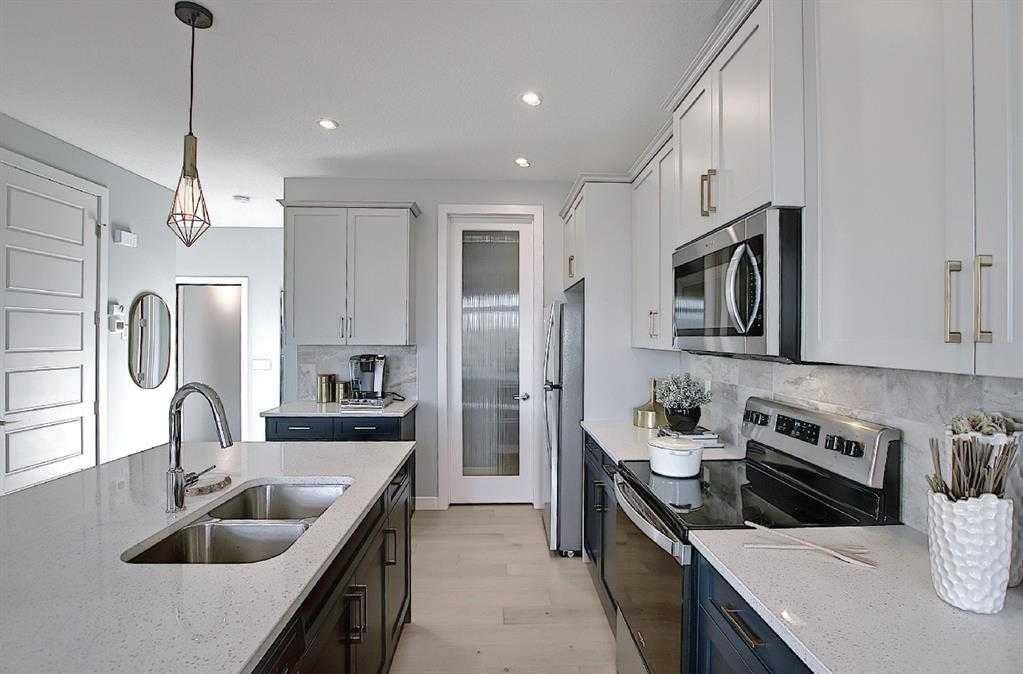 39 Waterford Mews, Chestermere — photo 2 of 8