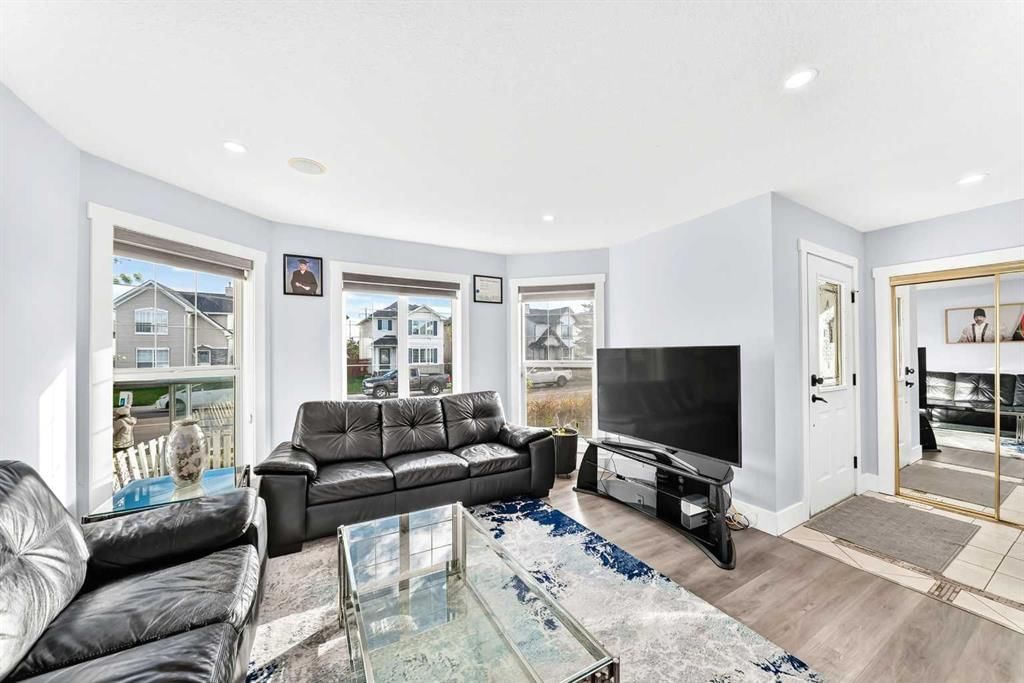 380 Taradale Drive NE, Calgary — photo 3 of 40