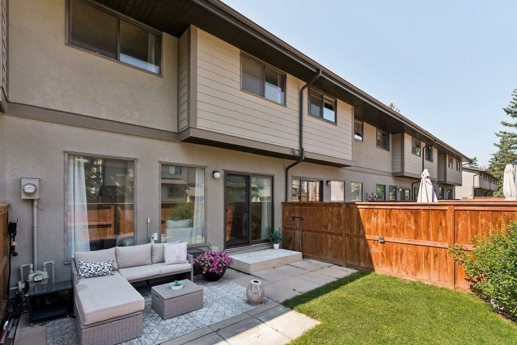 9, 5019 46 Avenue SW, Calgary — photo 3 of 47