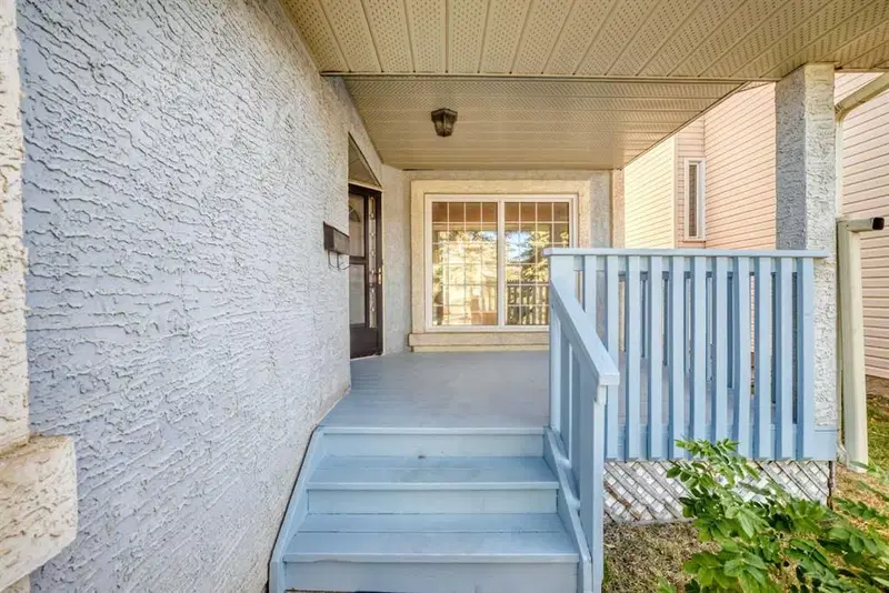 410 Shawbrooke Circle SW, Calgary — photo 3 of 30