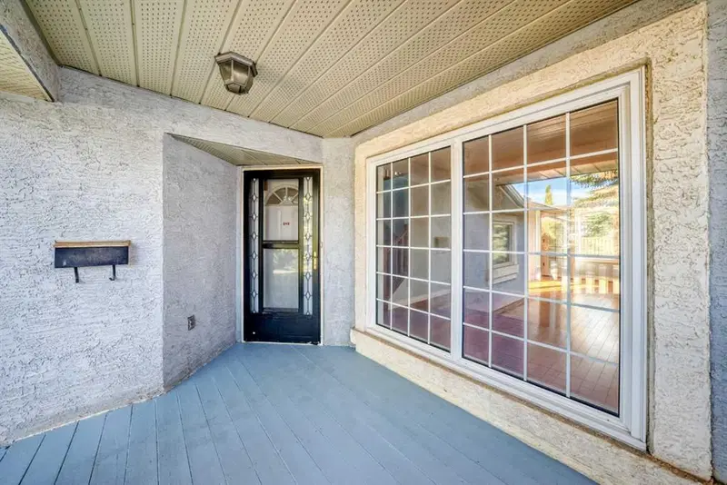 410 Shawbrooke Circle SW, Calgary — photo 4 of 30