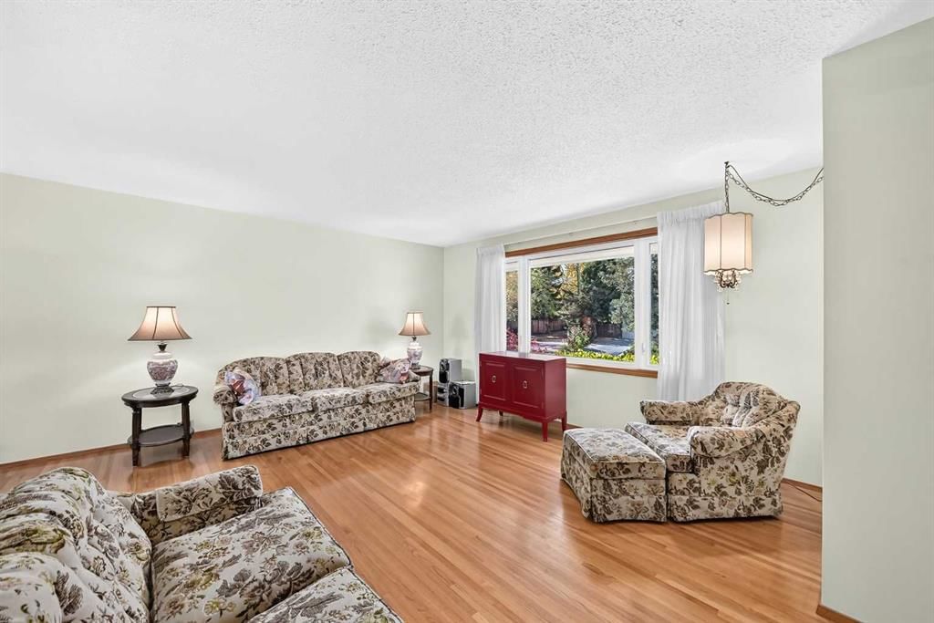 10424 2 Street SE, Calgary — photo 4 of 44