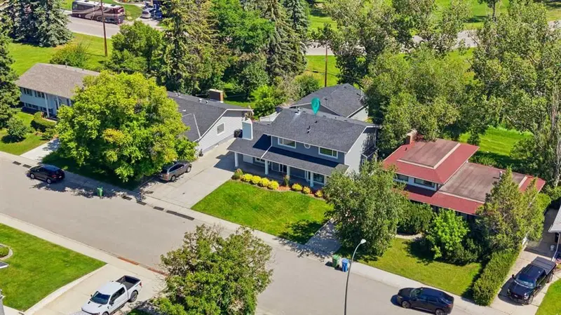 20 Mapleglade Close SE, Calgary — photo 2 of 48
