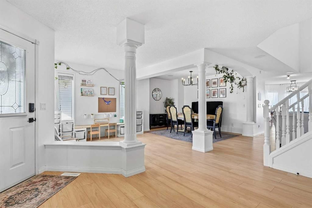 222 Douglas Ridge Circle SE, Calgary — photo 2 of 40