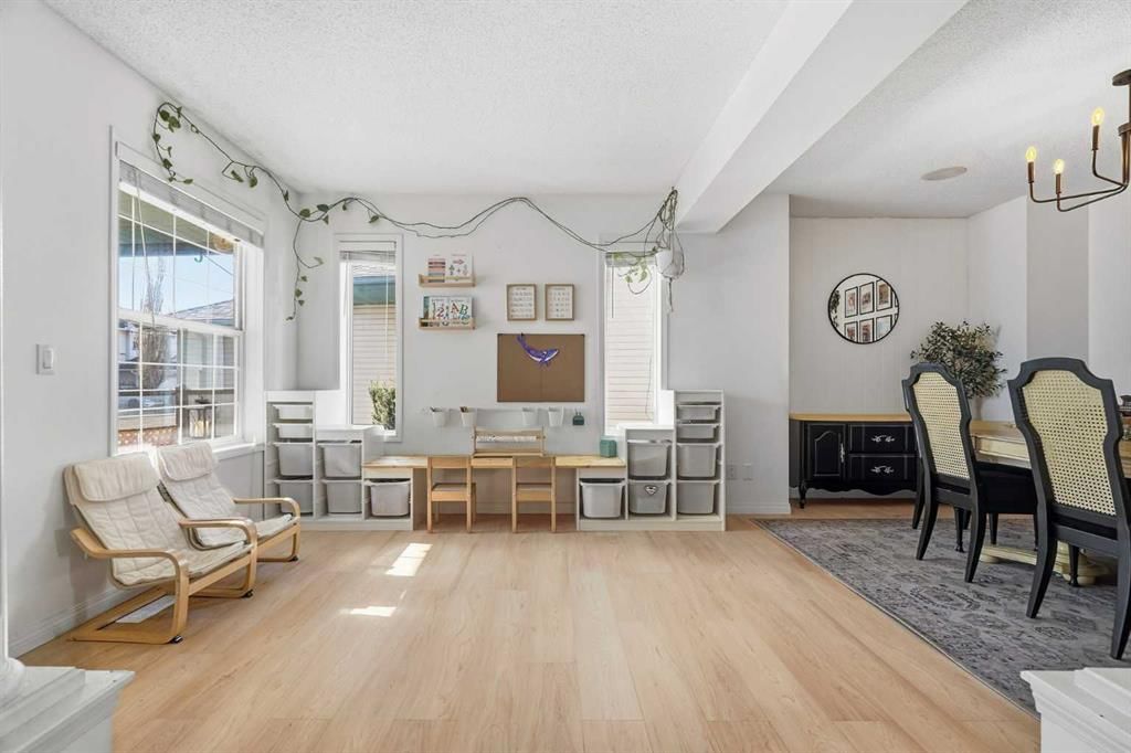 222 Douglas Ridge Circle SE, Calgary — photo 3 of 40