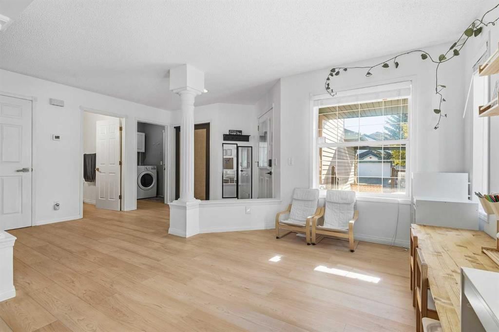 222 Douglas Ridge Circle SE, Calgary — photo 5 of 40