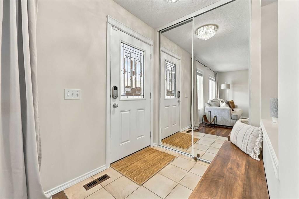 124 Inverness Rise SE, Calgary — photo 4 of 48