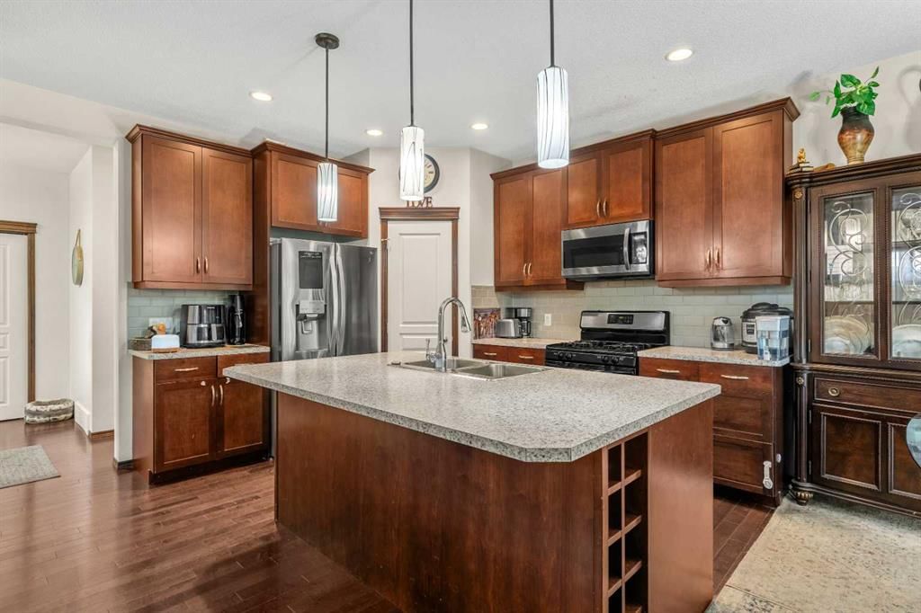 562 Cranston Drive SE, Calgary — photo 5 of 33