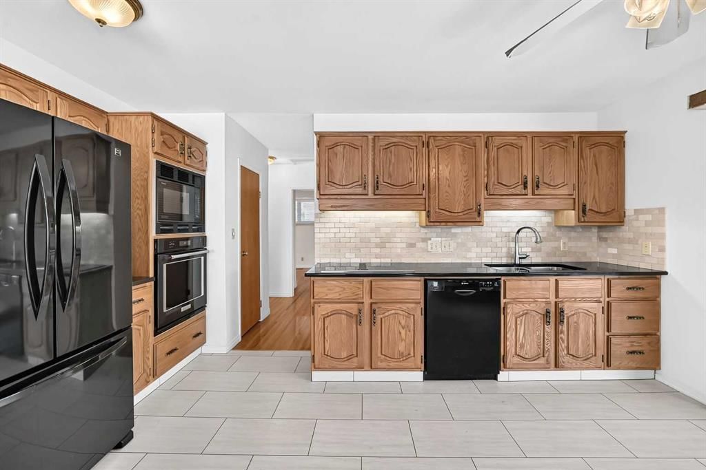 1040 Motherwell Road NE, Calgary — photo 3 of 36
