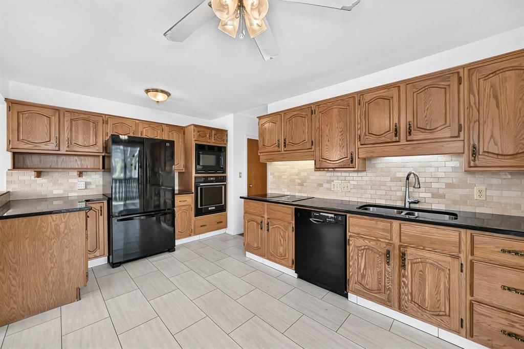 1040 Motherwell Road NE, Calgary — photo 4 of 36