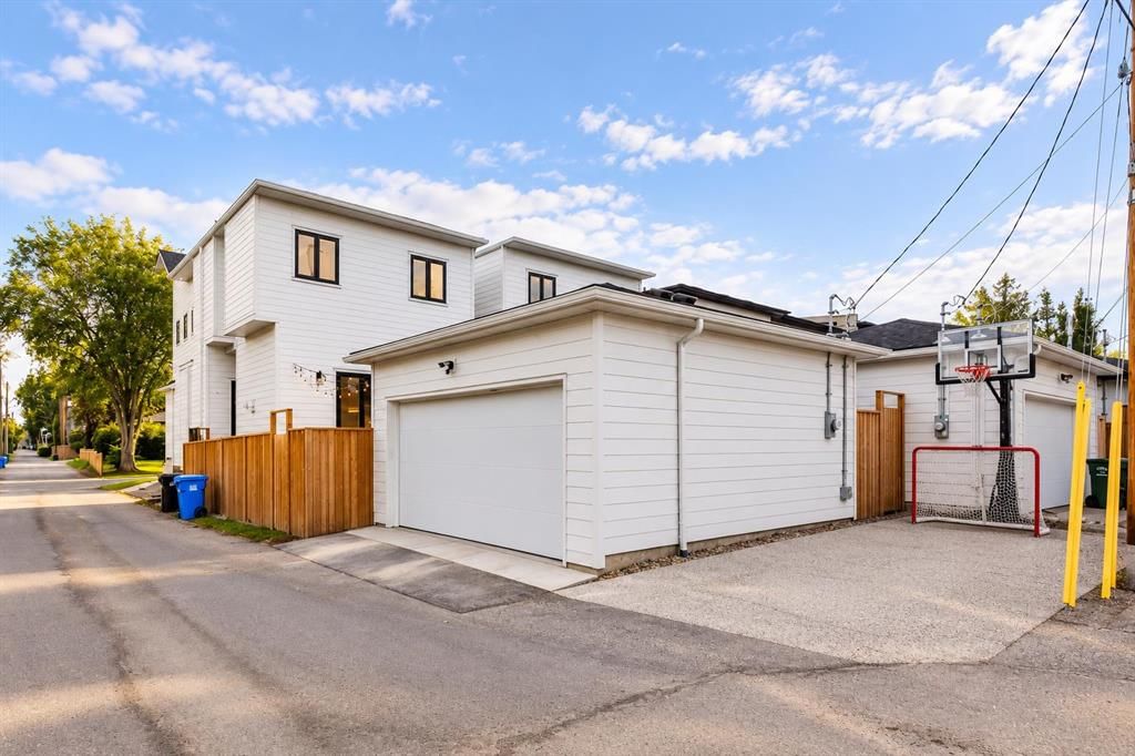 1906 43 Avenue SW, Calgary — photo 3 of 50