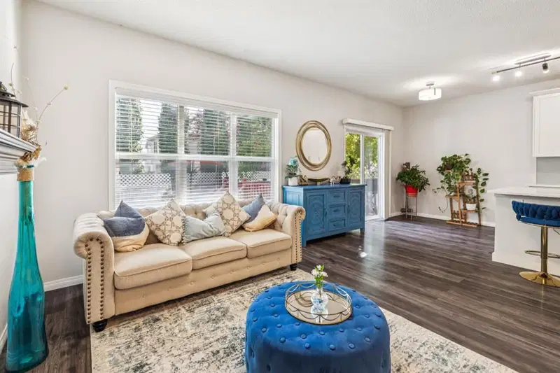 62 Cougar Plateau Way SW, Calgary — photo 4 of 31