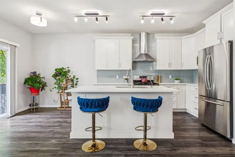 62 Cougar Plateau Way SW, Calgary — photo 5 of 31