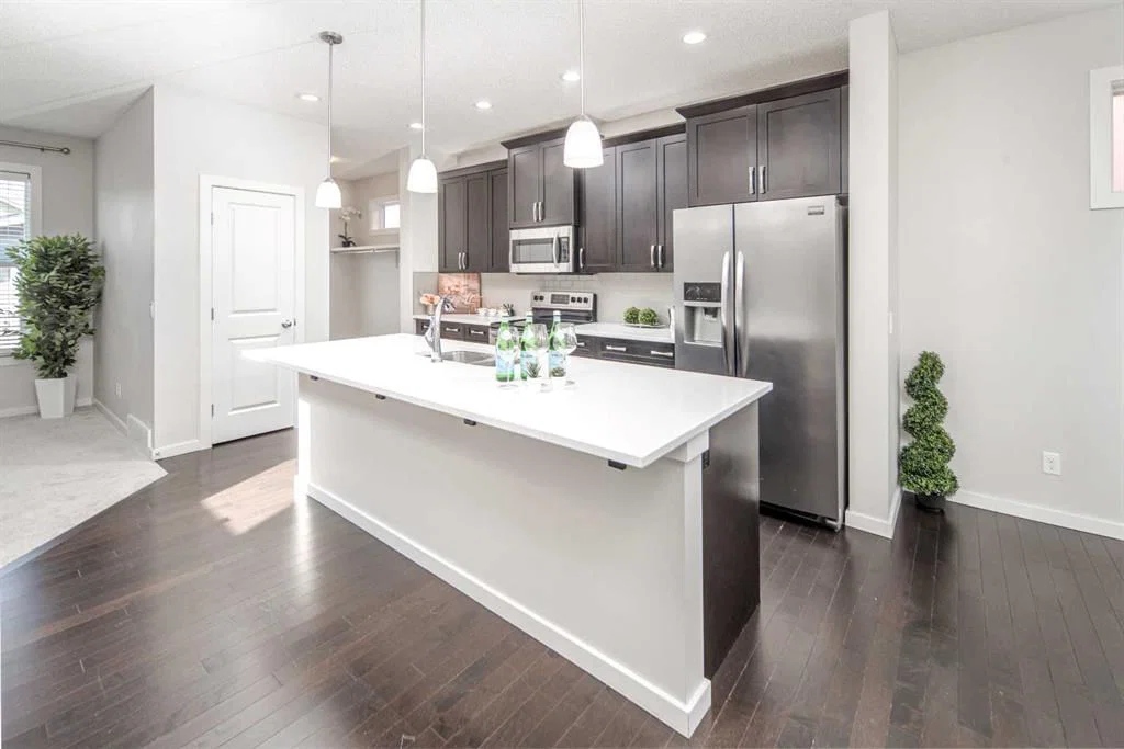 25 Marquis Place SE, Calgary — photo 4 of 37