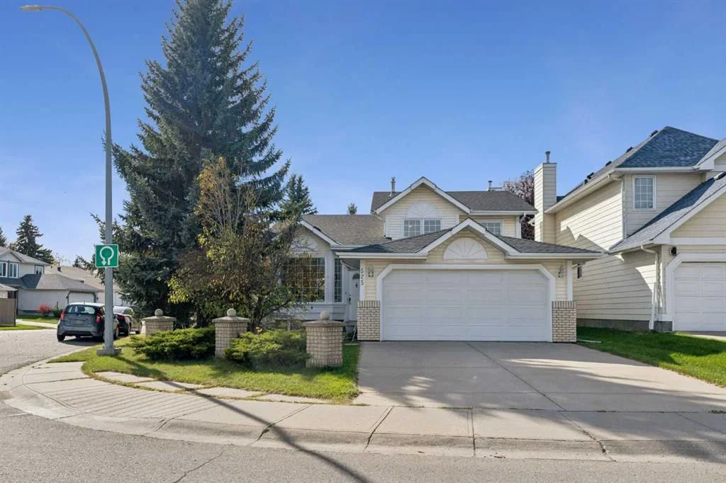 525 Shawinigan Drive SW, Calgary — main listing photo