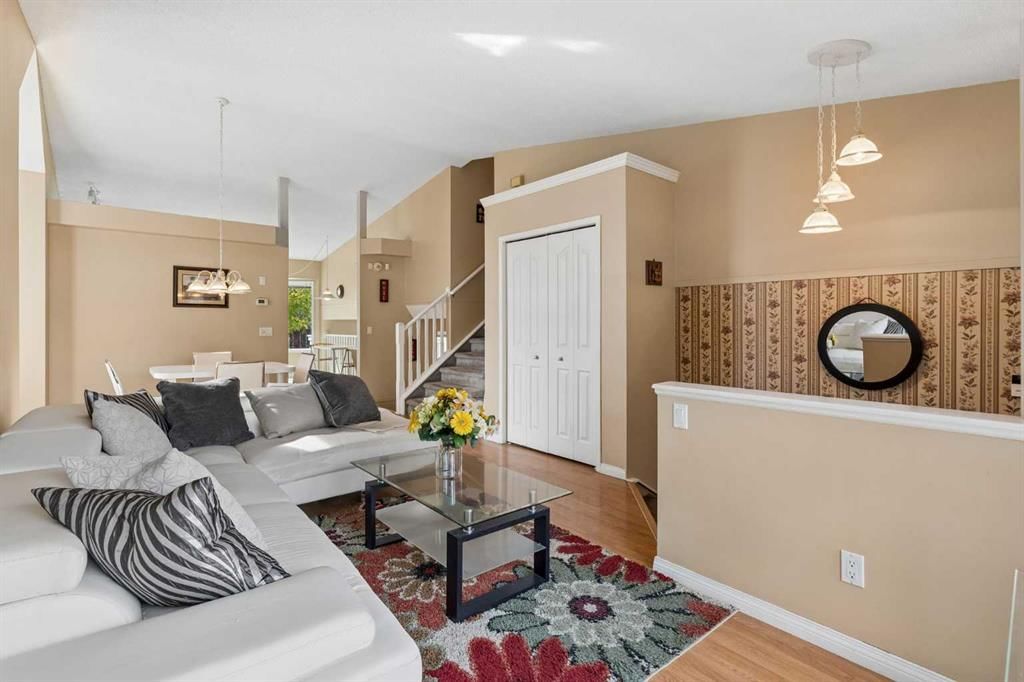 525 Shawinigan Drive SW, Calgary — photo 5 of 27
