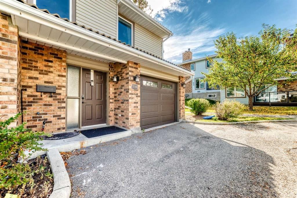 316 Coachway Lane SW, Calgary — photo 2 of 41
