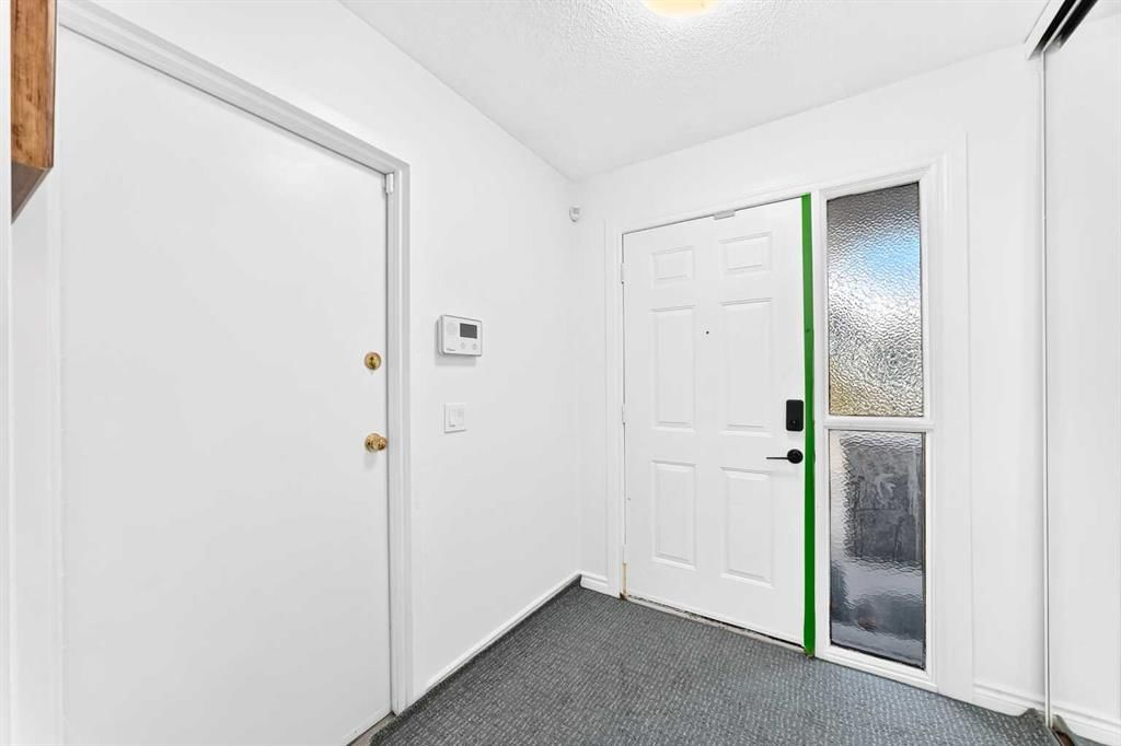 316 Coachway Lane SW, Calgary — photo 4 of 41