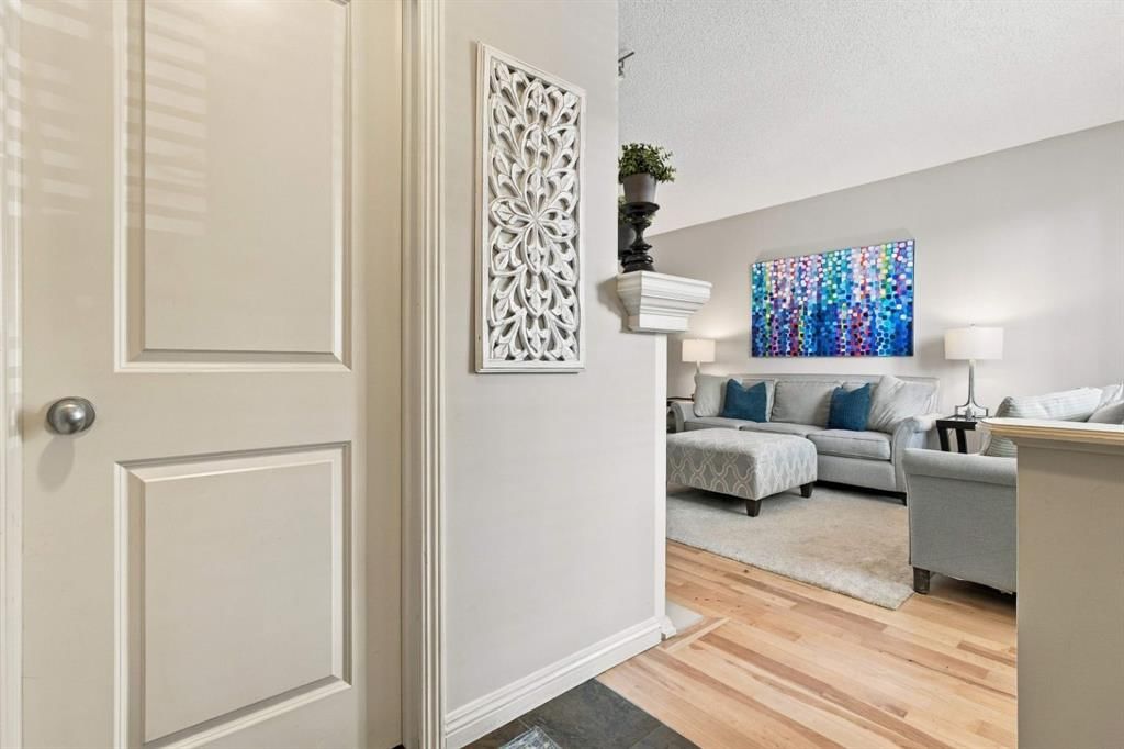 2952 Peacekeepers Way SW, Calgary — photo 4 of 50