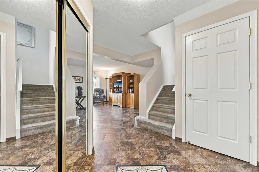 90 Hidden Ranch Terrace NW, Calgary — photo 5 of 44