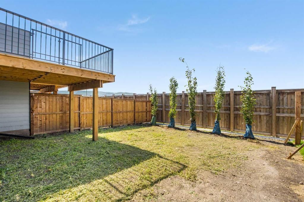 131 Greenwich Drive NW, Calgary — photo 3 of 48