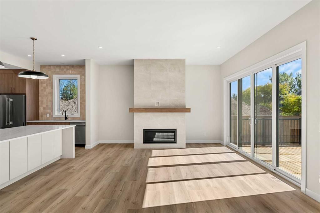 725 53 Avenue SW, Calgary — photo 4 of 50