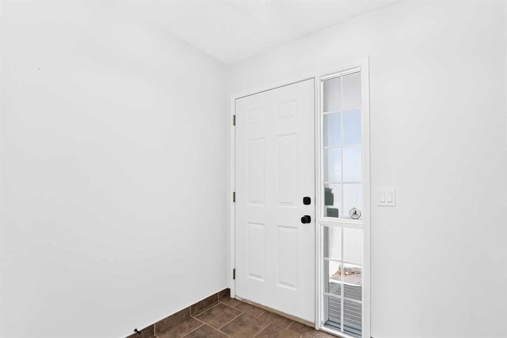 37 Beddington Gardens NE, Calgary — photo 5 of 50