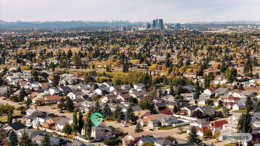 863 Applewood Drive SE, Calgary — photo 5 of 39