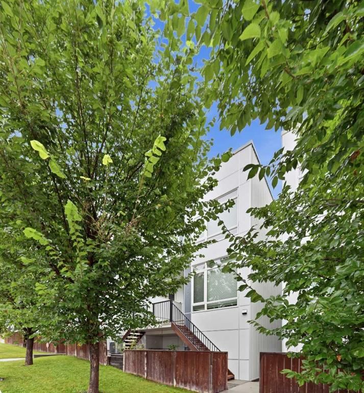 2, 3804 Parkhill Place SW, Calgary — photo 3 of 47