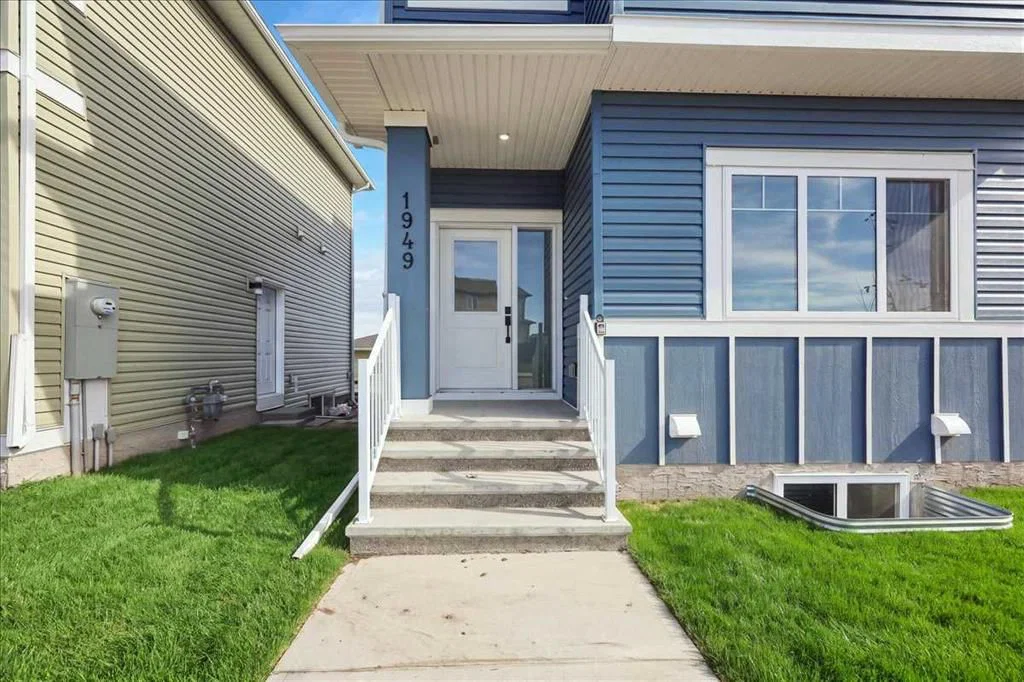 1949 McCaskill Drive, Crossfield — photo 3 of 49