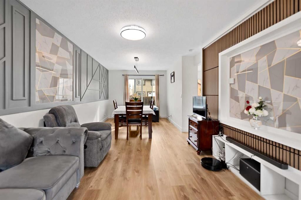 40 Pinecliff Close NE, Calgary — photo 3 of 35