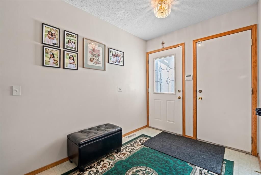 92 Del Ray Close NE, Calgary — photo 2 of 28