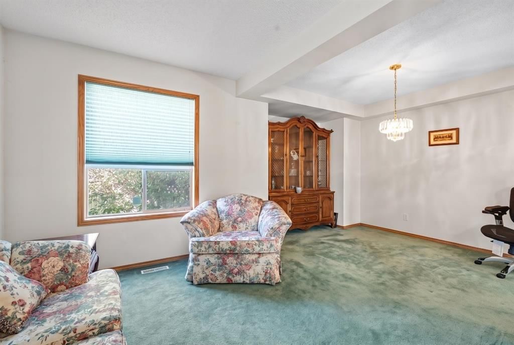 92 Del Ray Close NE, Calgary — photo 5 of 28