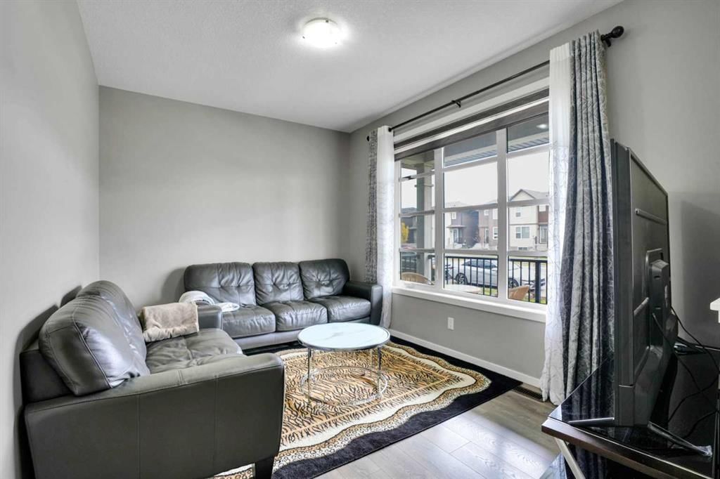 9039 52 Street NE, Calgary — photo 5 of 45