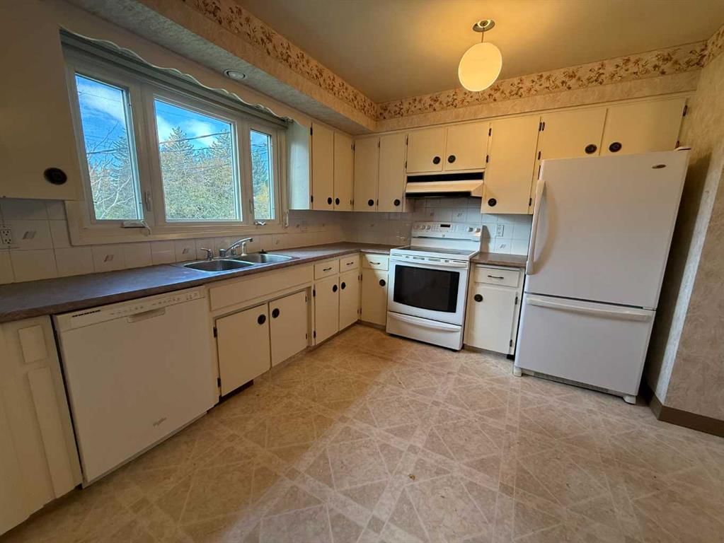 103 Huntcroft Place NE, Calgary — photo 5 of 30