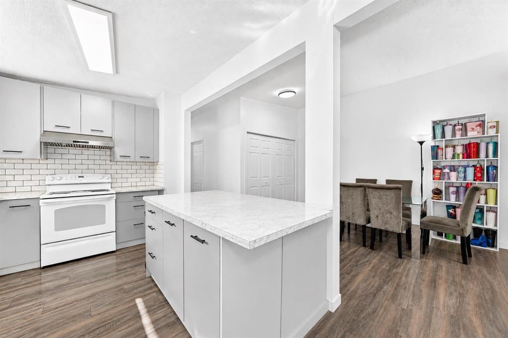 5608 Pensacola Crescent SE, Calgary — photo 4 of 30