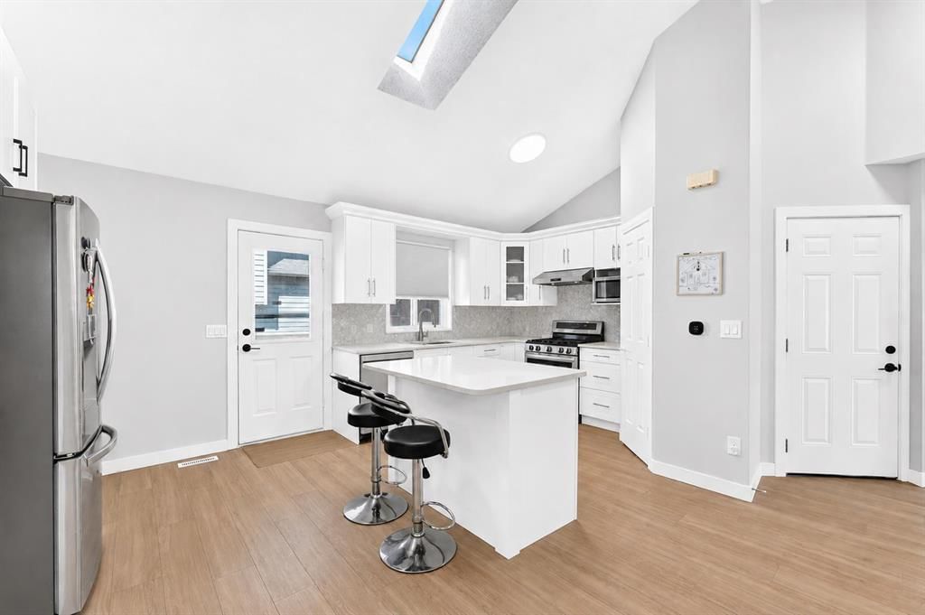 315 Appleglen Place SE, Calgary — photo 2 of 27