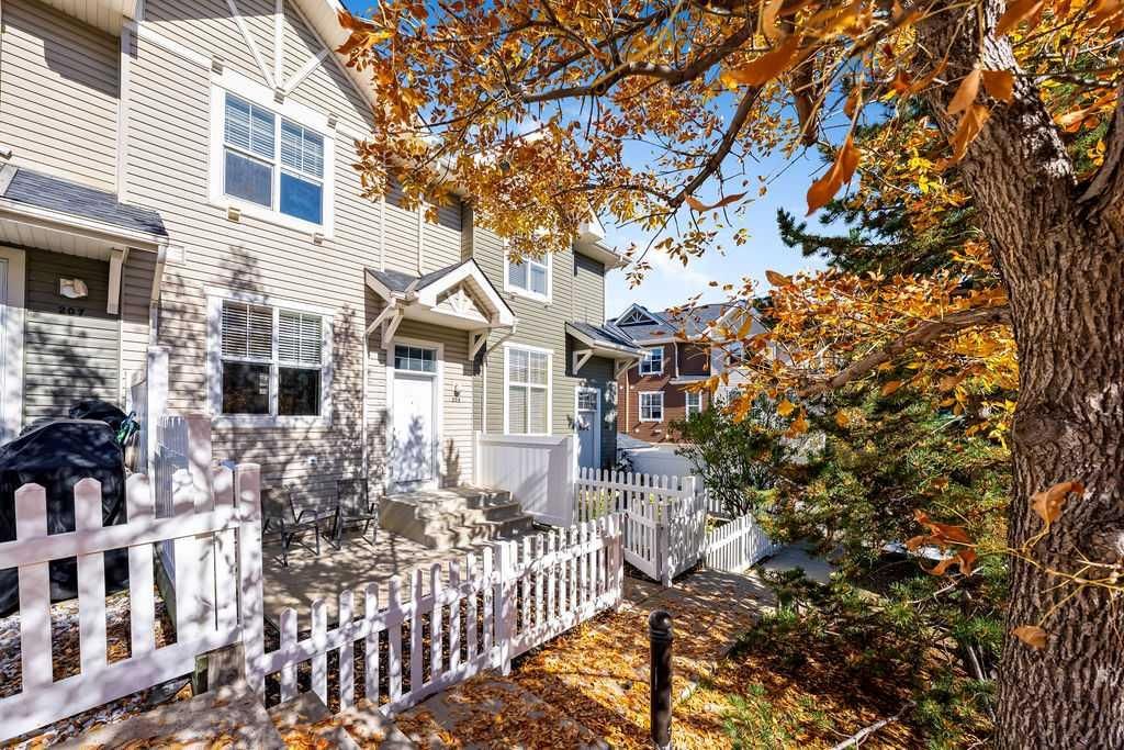 205 Toscana Gardens NW, Calgary — photo 4 of 38