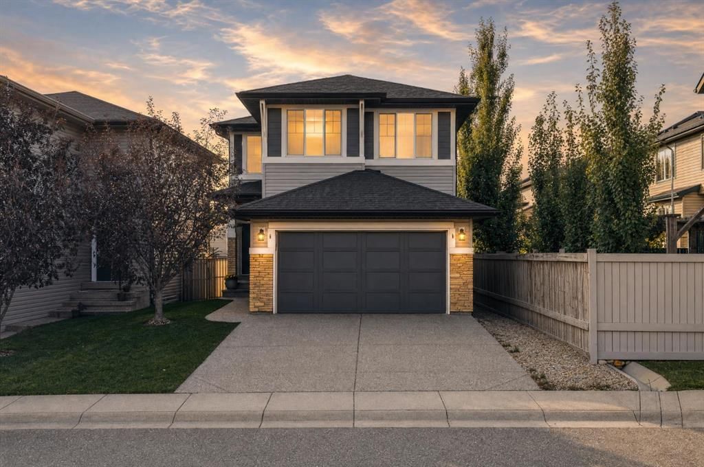 28 Evansview Manor NW, Calgary — main listing photo