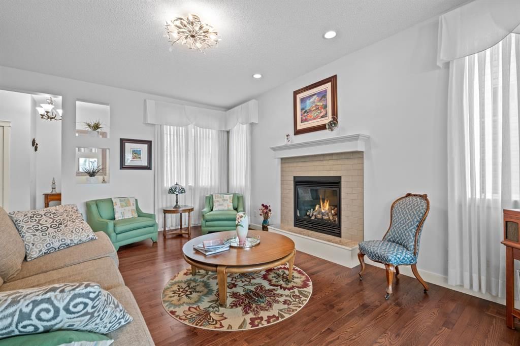 28 Evansview Manor NW, Calgary — photo 5 of 39