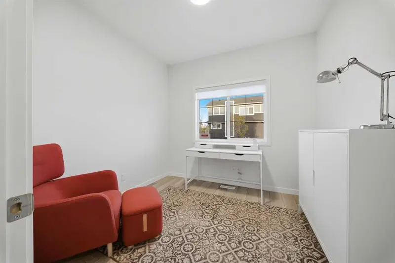 168 Magnolia Manor SE, Calgary — photo 5 of 50