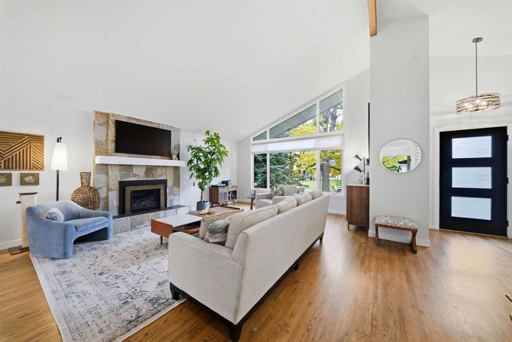 528 Willacy Drive SE, Calgary — photo 5 of 50